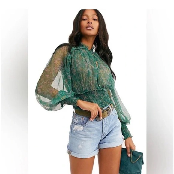 Free People Tops - Free People Twyla Print Green Floral Cropped Long Sleeve Blouse, size S